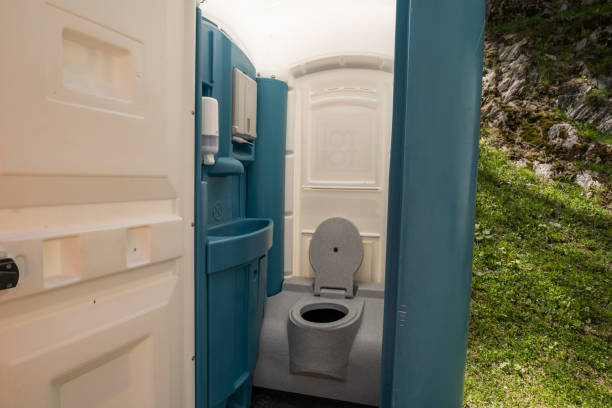 Best Portable restroom trailer rental  in Blue Earth, MN